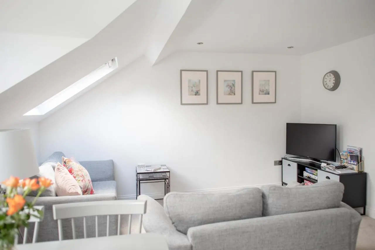 Arch View Apartment