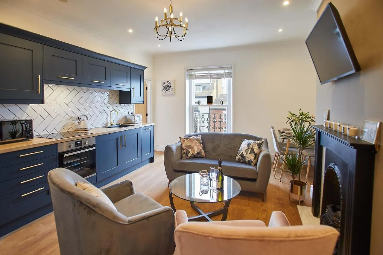 Host & - Little Acorn Apartment