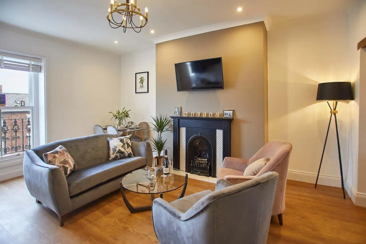 Host & - Little Acorn Apartment