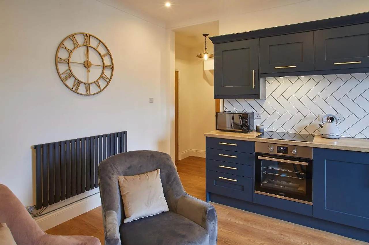 Host & - Little Acorn Apartment Whitby