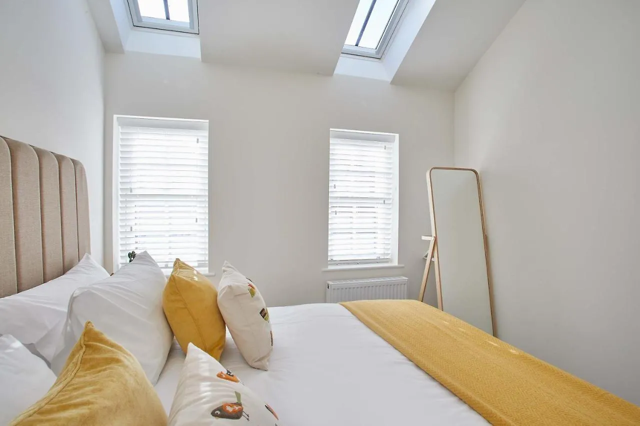 Host & - Lemonade Arch Holiday home Whitby