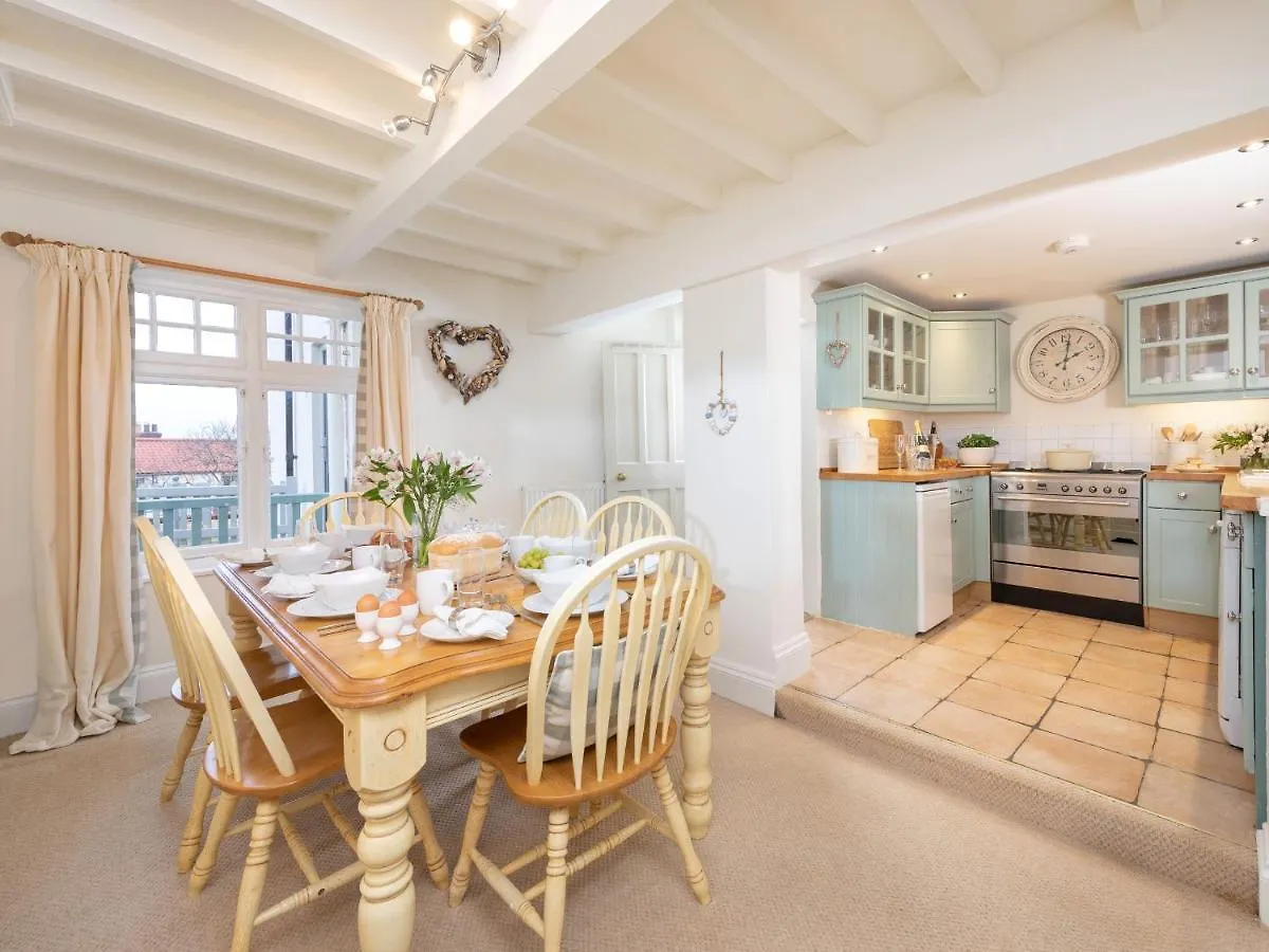 The Beach House, Sandsend Holiday home *