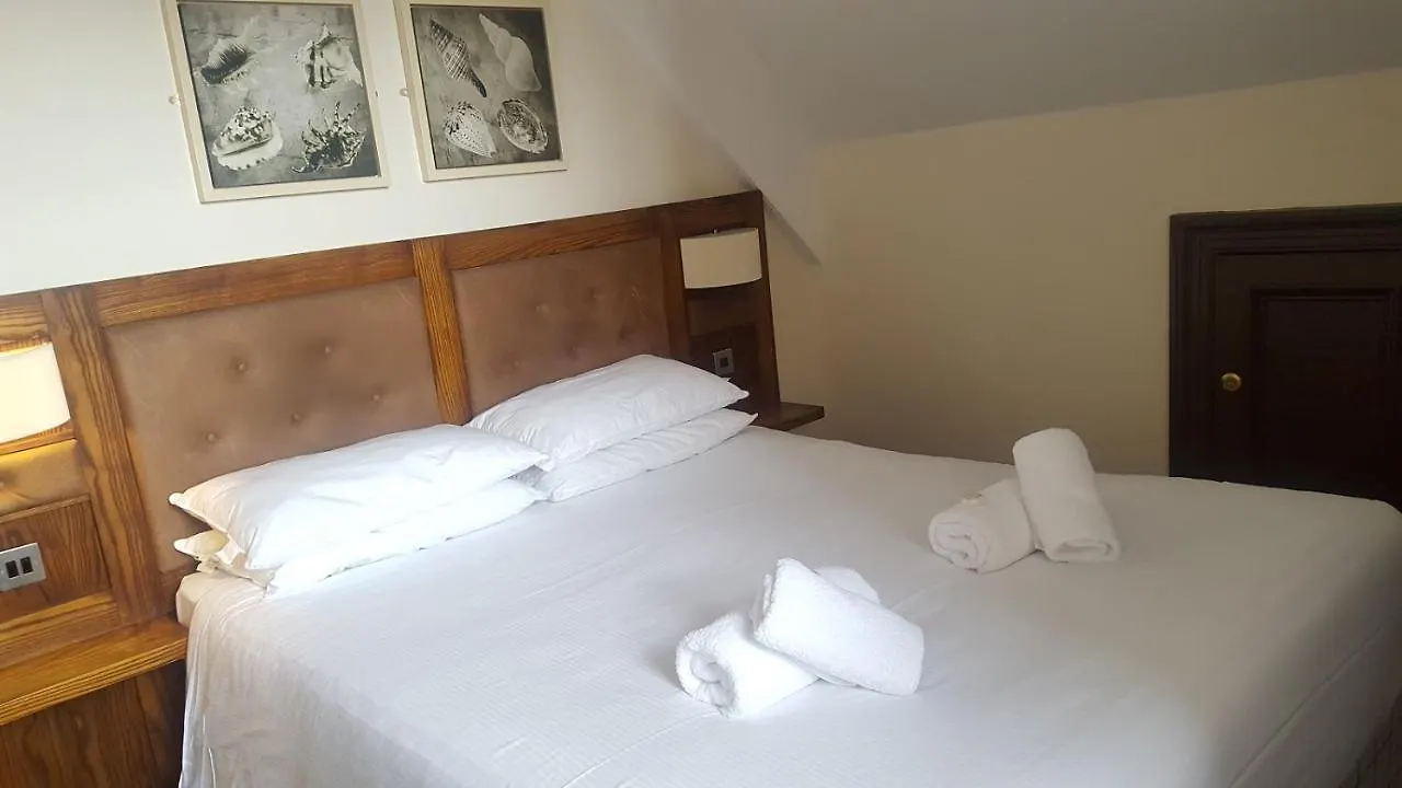 The Dolphin 3*