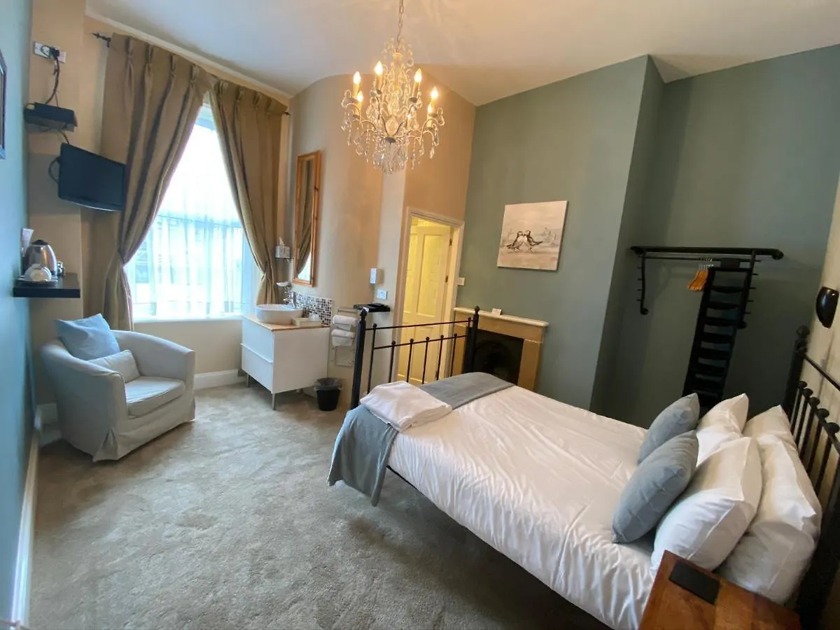 Crescent Garden House Bed & Breakfast 5*