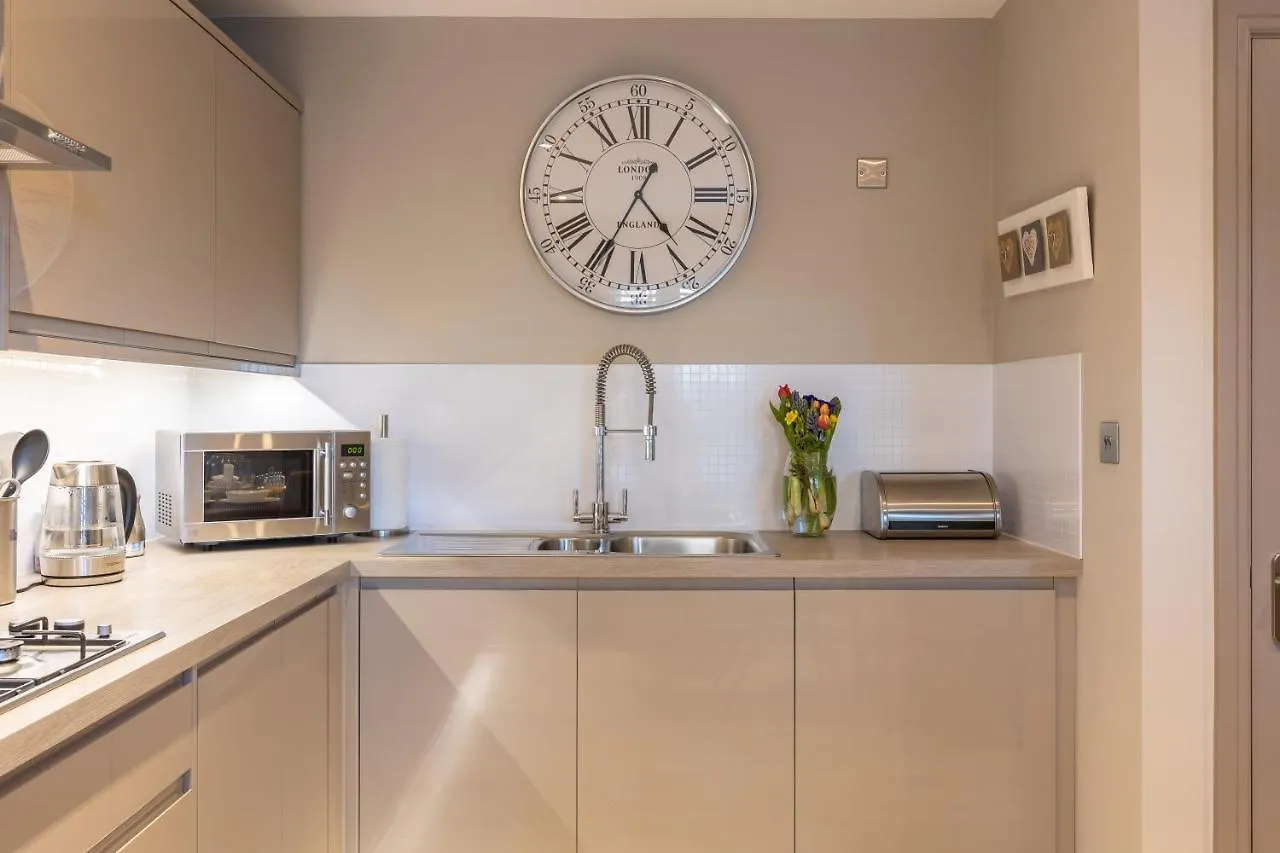 Holiday home Sugar Reef: Modern Garden House With Ev Charging Near