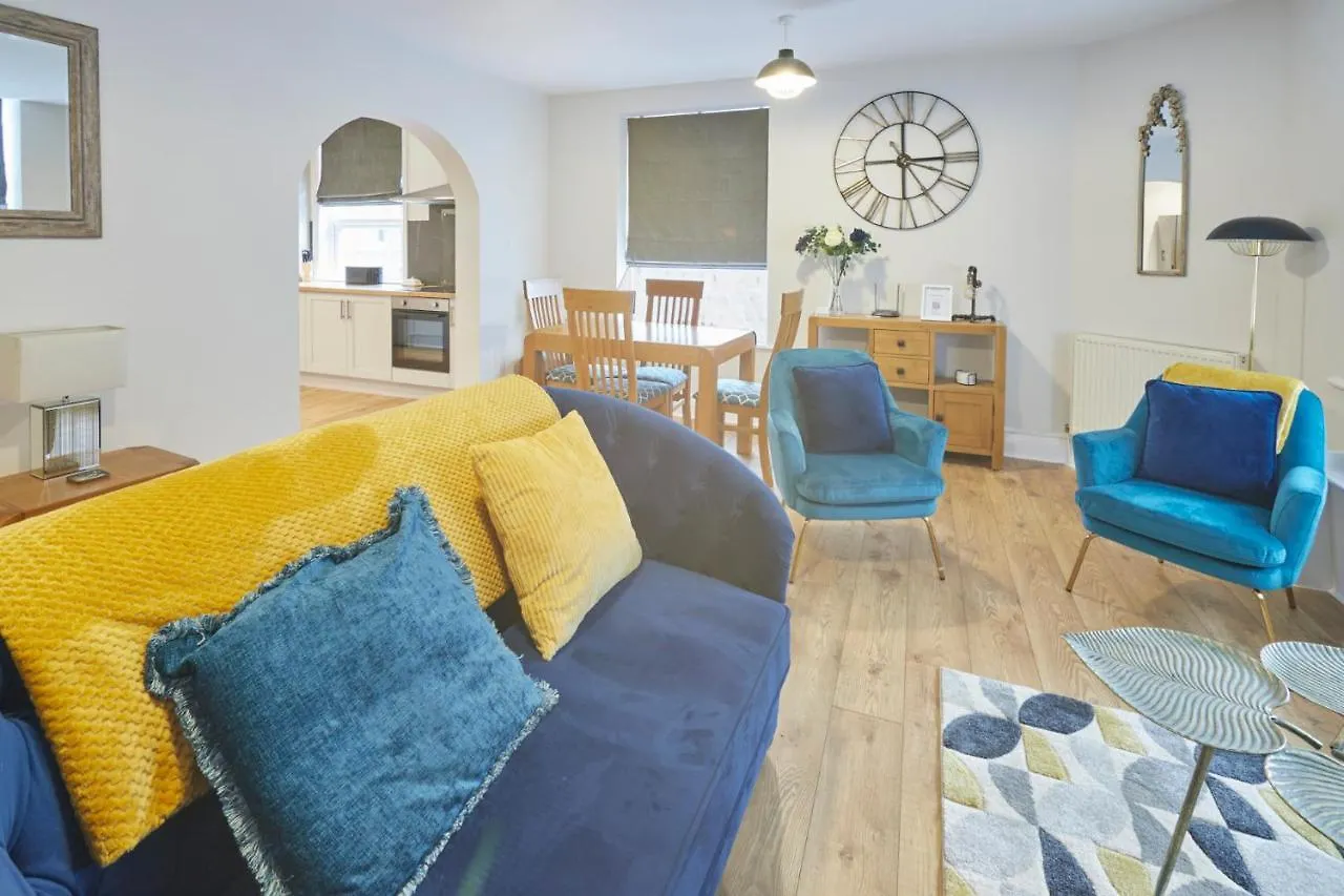 Host & - The Old Post Office Apartment