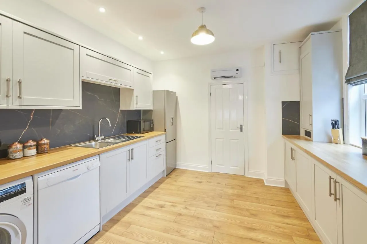 Host & - The Old Post Office Apartment *