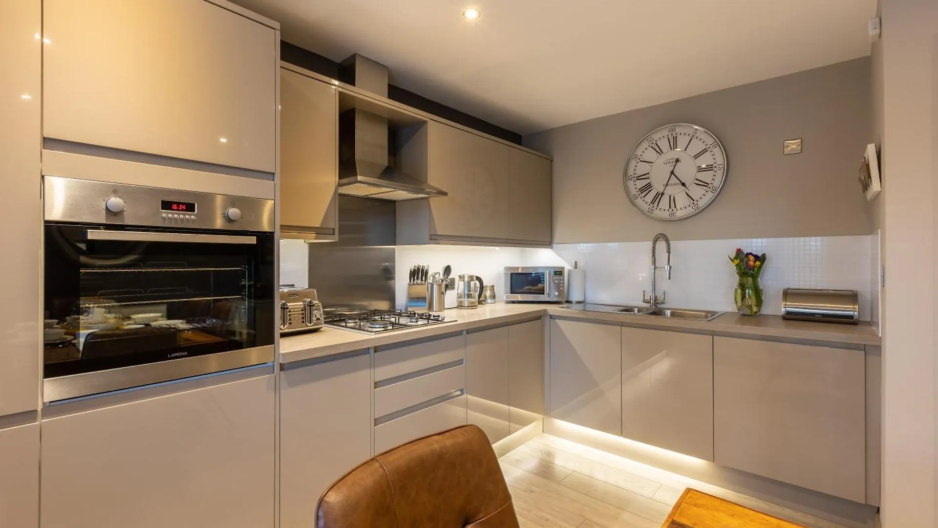 Sugar Reef: Modern Garden House With Ev Charging Near Whitby
