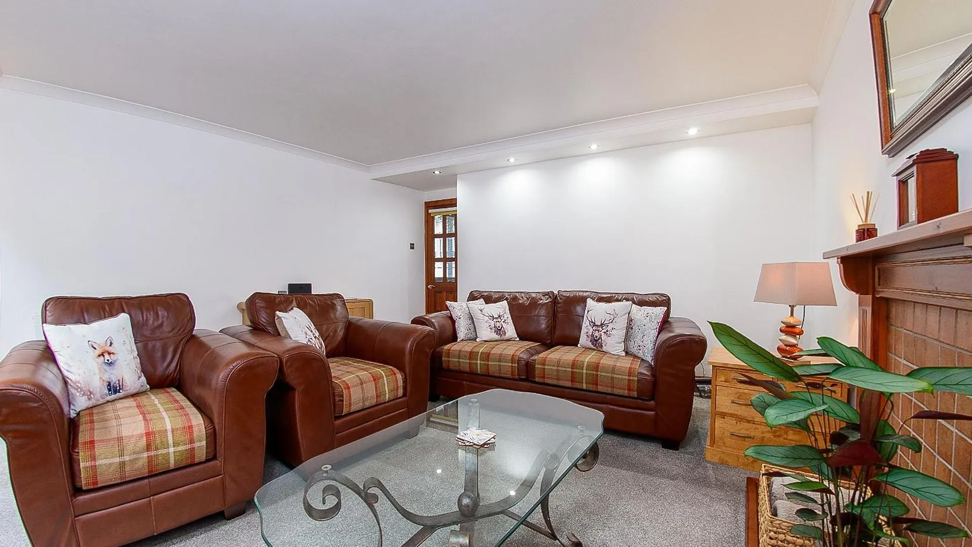 Courtyard With Free Onsite Parking, Garden, Short Flat Walk To Town דירה וויטבי