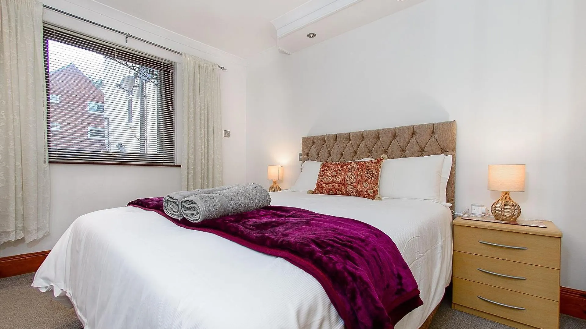 Courtyard With Free Onsite Parking, Garden, Short Flat Walk To Town וויטבי