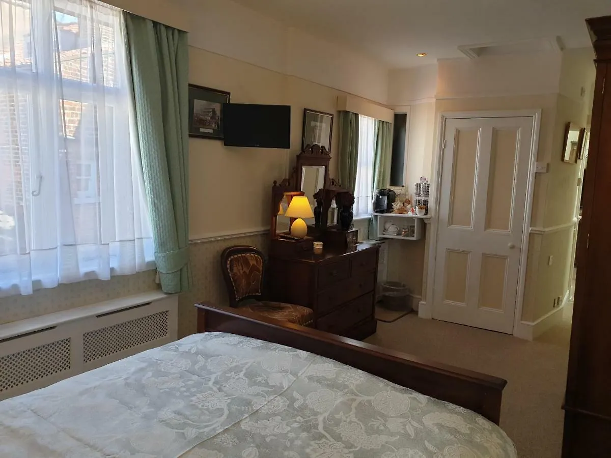Saint Hilda's House B&B 휫비