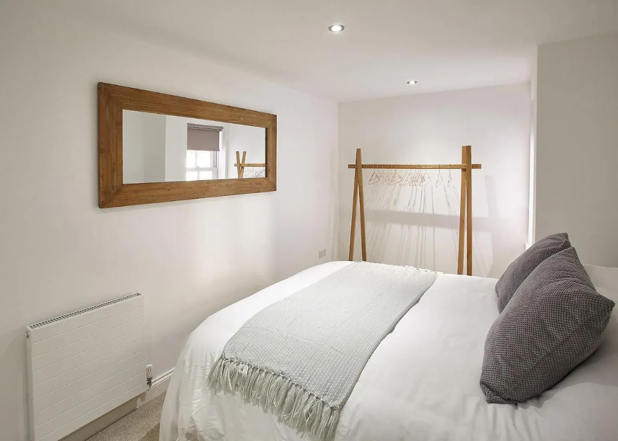 Host & - Park View Apartman